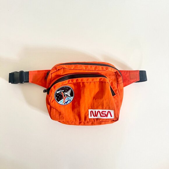 BAGGU Handbags - BAGGU NASA Space Shuttle Orange Fanny Pack